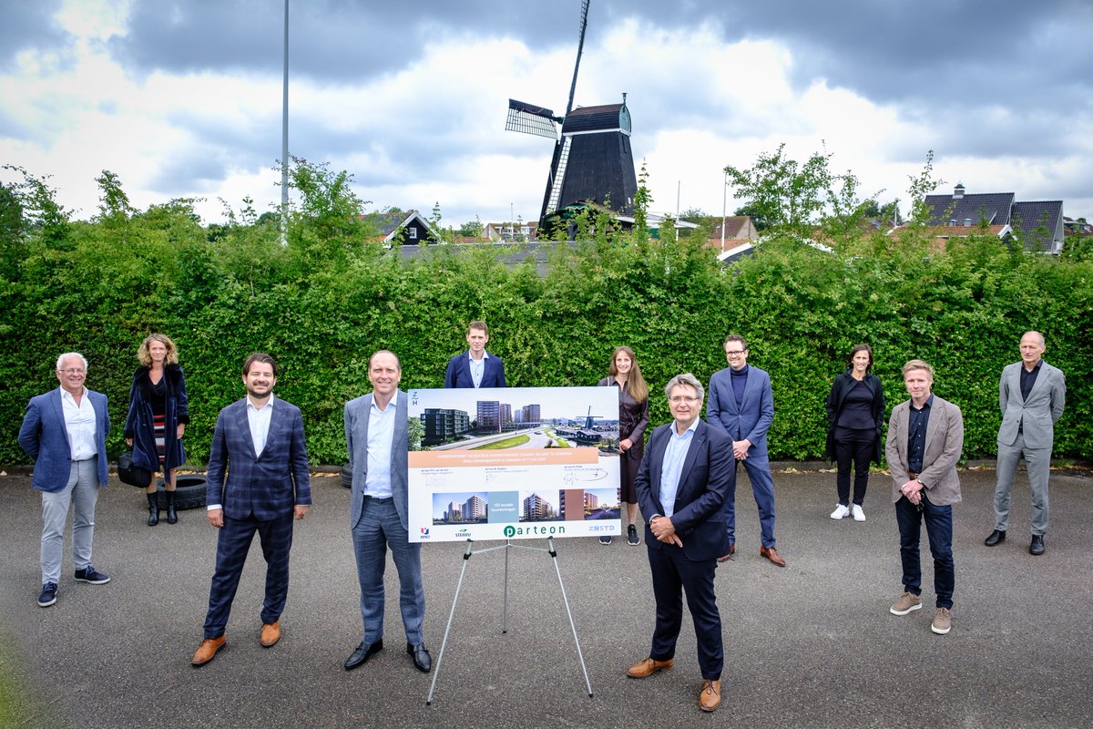 parteon's tweet photo. Gisteren tekenden wij een overeenkomst met Impact Vastgoed/@StebruGroep voor de aankoop van 163 sociale huurappartementen in De Zaanse Helden! De bouw start naar verwachting in 2020. De duurzame woningen worden later aangeboden via WoningNet. Lees meer: https://t.co/ZklMOGjcei https://t.co/ZLN1tQpXVM