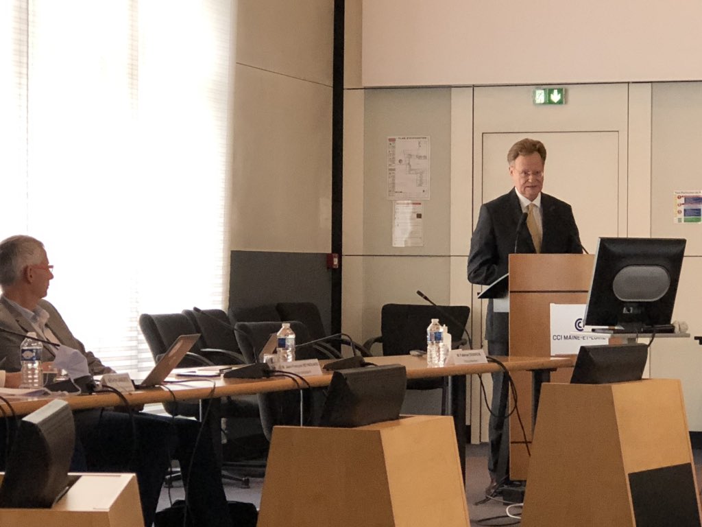 PhilippeVioux's tweet photo. Notre @Prefet49 , Mr René Bidal vient de féliciter l’excellent travail @EricGrelier et particulierement Cyrille Laheurte @clah49 de la @CCI49 ainsi que tous les collaborateurs pendant cette crise du #COVID19. Nous sommes, à ses yeux la meilleure CCI de France ! https://t.co/n2ZwCNit6s