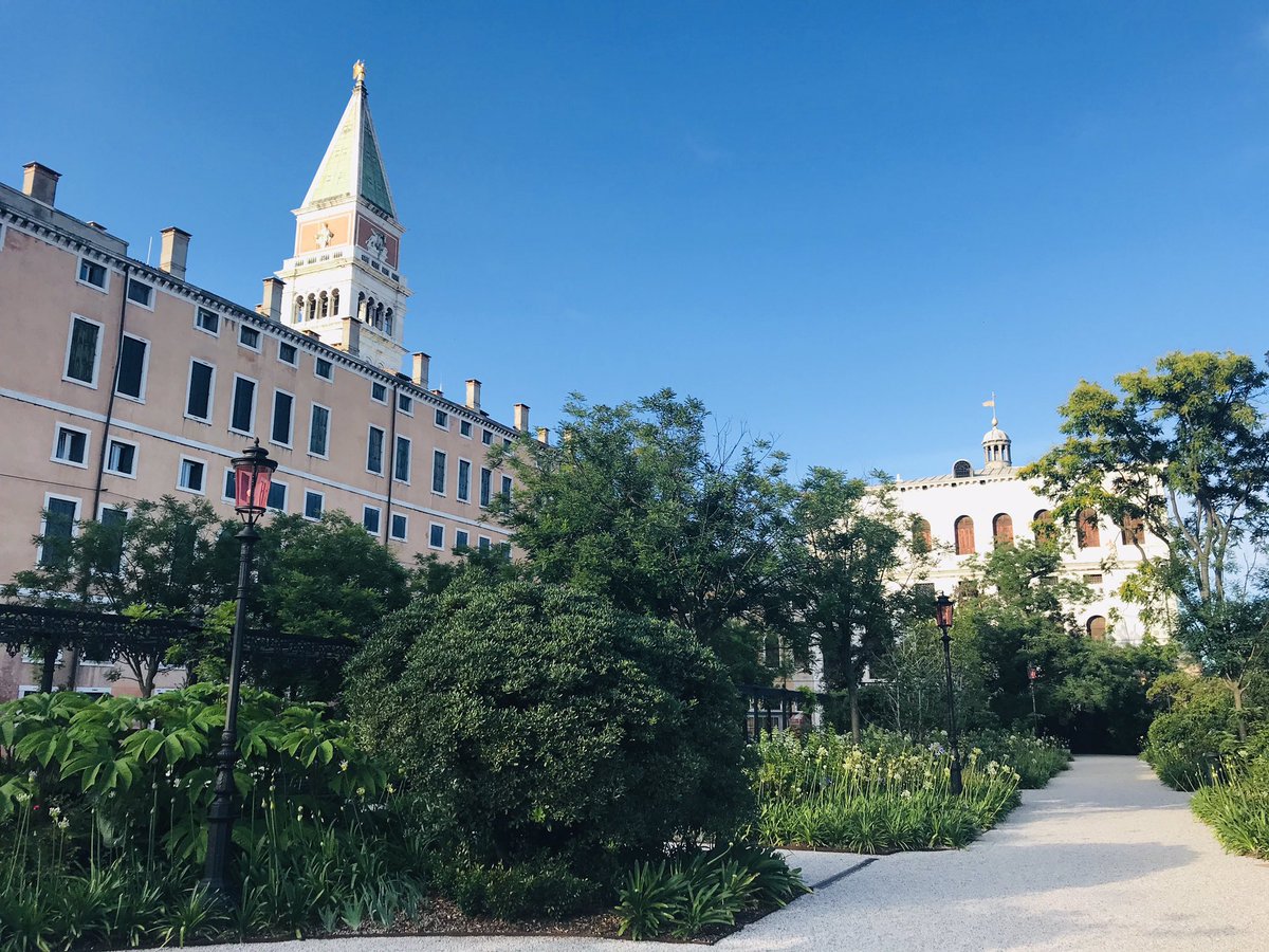 Finalmente insieme per scoprire la bellezza Giardini Reali, accompagnati da Adele Re Rebaudengo, Presidente di Venice Gardens Foundation