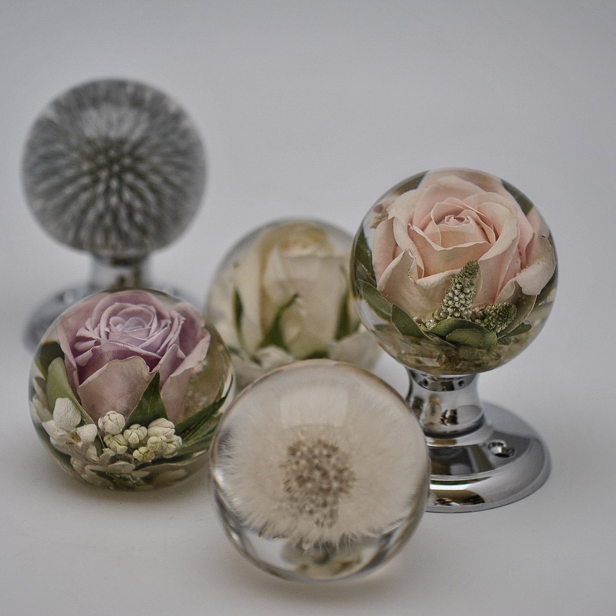 preservedintime's tweet photo. Flowers preserved and enclosed into beautiful door knobs !https://t.co/oOUCf74HNs https://t.co/Vo2FxjOiOQ