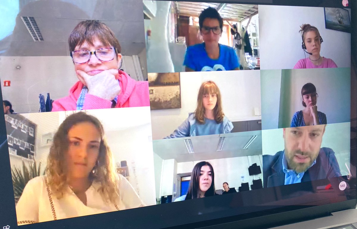 JulienMATAGNE's tweet image. Matinée consacrée à la rencontre du #Parlement des jeunes #wallons sur le thème de l’ #environment 👍🏼🍃
Ils se montrent d’ailleurs très réceptifs à notre proposition de décret #consigne ! @GroupecdH_pw @lecdh