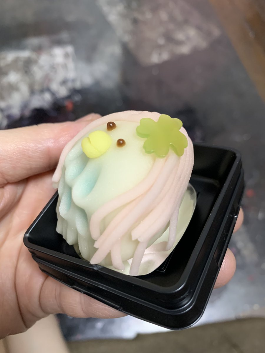 画家木原千春 Chiharukihara 湯島の和菓子屋つる瀬さんの アマビエ さん かわいい 愛おしい 愛らしさが抜群だ 練り切りのアマビエさん イイ色 癒されます Tsuruseyushima つる瀬 老舗和菓子屋 湯島天神 アマビエ コロナ退散 Kawaii