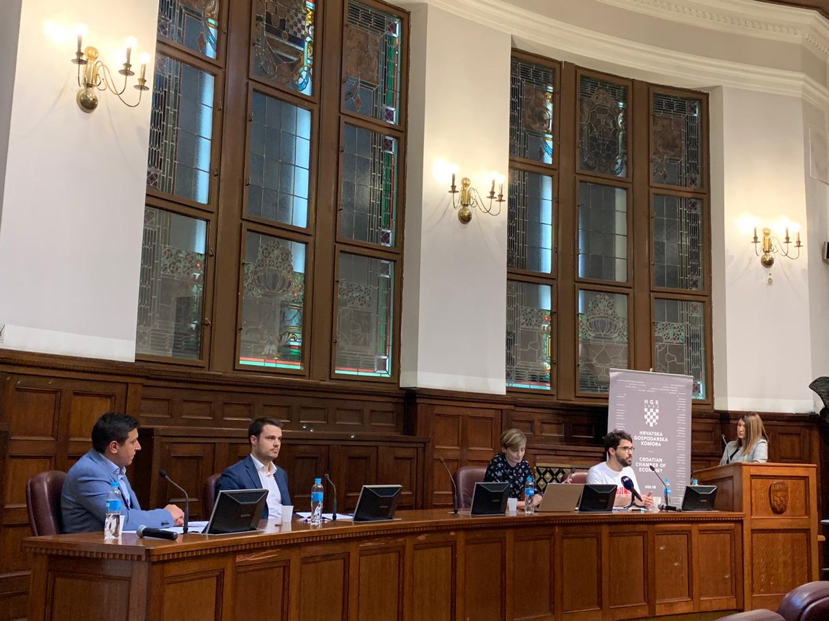 🔴 U tijeku je Debata stranaka, koju organizira Hrvatsko debatno društvo, na kojoj raspravljam o programu, ciljevima, idejama i vrijednostima za koje se zalaže <a href="/HDZmladez/">Mladež HDZ</a>. 

Pratite uživo ➡️ bit.ly/2XUzQUA