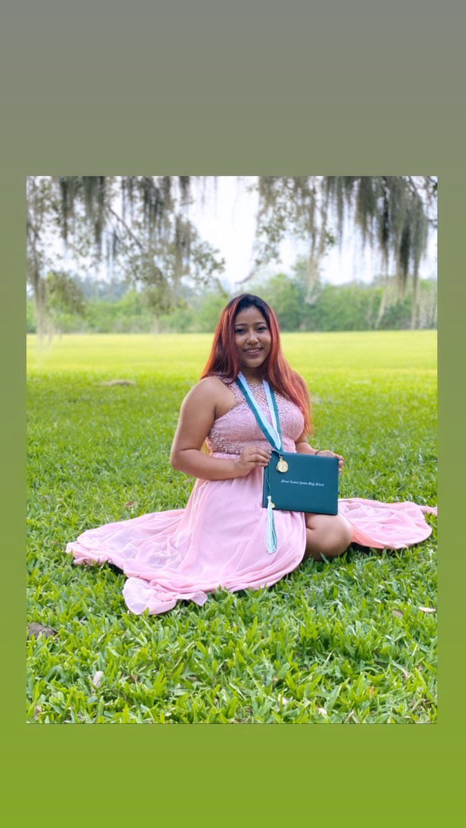 RocketsCentral's tweet photo. Rocket Alumni Launching... Congratulations! Beautiful photos, Katherine Briones! #BeTheStandard #BeAChampion #BeARocket 🎓🚀🎉🎊 https://t.co/5ZXbdcdzy4