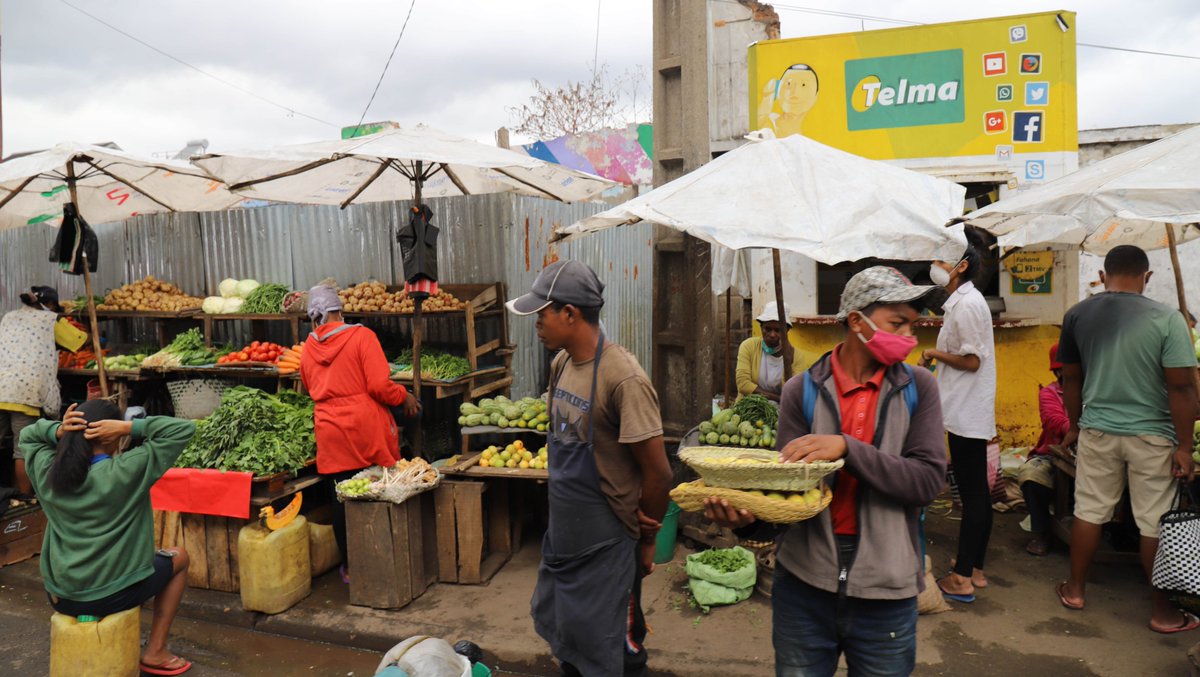 IIED's tweet image. EVENT: Inequality in the face of COVID-19: how grassroots communities are taking action --&amp;gt; iied.org/inequality-fac…

On 2 July, social movements &amp;amp; grassroots organisations will discuss how these communities are responding to multiple risks &amp;amp; shocks, &amp;amp; what we can learn from them.