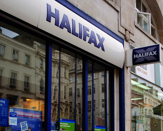 Halifax cuts fee-free remortgage rates up to 0.36 per cent - 
mortgagesolutions.co.uk/news/2020/06/1… Halifax has made a series of reductions to its fee-free remortgage deals by as much as 0.36 per cent.