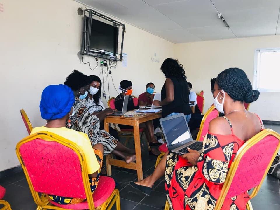 amazoonduweb's tweet photo. Des séances de travail qui s’enchaînent, des mises au point qui se précisent ... Restez connecté(e)s, car avec les @amazoonduweb,de merveilleuses choses se préparent ....
#ADW
#Projet2020 https://t.co/sH0xy0Zo8g