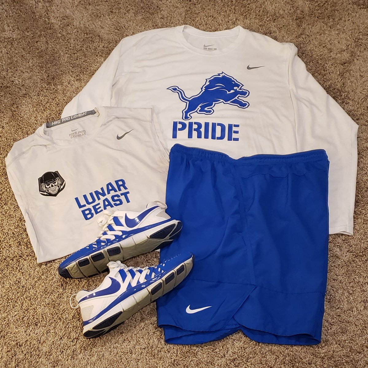 RicklanHolmes's tweet photo. White and Blue Friday
#TeamNikeModel✔️
@Nike @BSNSPORTS https://t.co/8hmqw6Gjbn