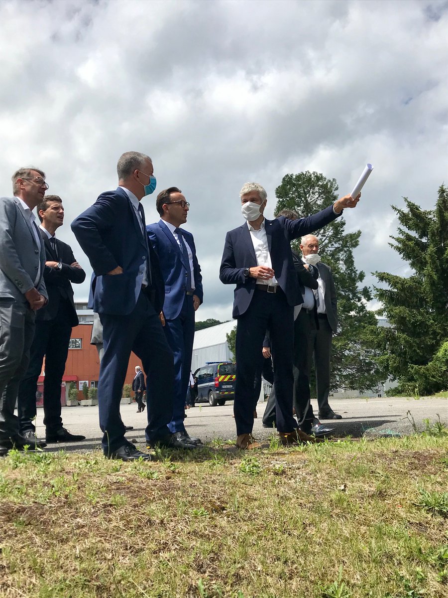SIMODEC74's tweet photo. Hier, @laurentwauquiez était en visite à Rochexpo. Le démarrage cet été du chantier de modernisation du site en cette période de crise est un signal positif fort pour toute la Région! Le projet est soutenu la Région @auvergnerhalpes, la @villedelaroche et le @Dep_74 . https://t.co/ifvVBojjPY
