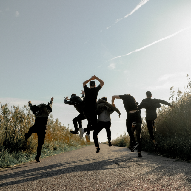 Així de contents estem! Demà ens retrobarem per primer cop des del principi del confinament. Quines ganes! Recordeu, a les 19h podreu gaudir del nostre concert a l'streaming de #Artistesperlallibertat!Defensem l'art, fem República!

Més info i entrades a artistesperlallibertat.cat