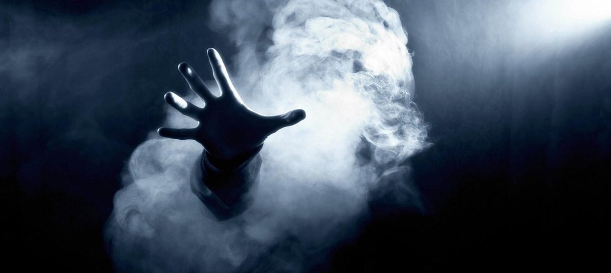 " كتاب السحر الأحمر " من تأليف ( سيد الطوخي ) كتاب تعليم تطبيق السحر وتعليمه للعامة اشتهر الكاتب بالعديد من الكُتب والمؤلفات التي تنتمي لنفس المجال، منها سحر هاروت وماروت في الألعاب السحرية، مدهش الألباب في أسرار الحروف وعجائب الحساب، أحكام الحكيم في علم التنجيم