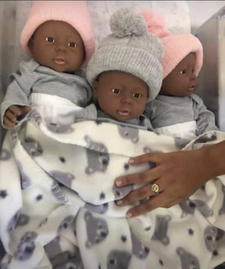 WokoMbadja's tweet image. Normalize buying black dolls for your daughters so they grow up loving their own skin.