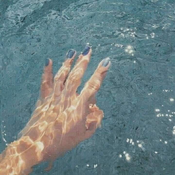 emy_hetary's tweet photo. الناس يحبون فكرة كسر شخص قوي، لديهم فضول لمعرفة كيف يبدو شكله من الداخل... 
#Aloona https://t.co/EM2sKZOud1