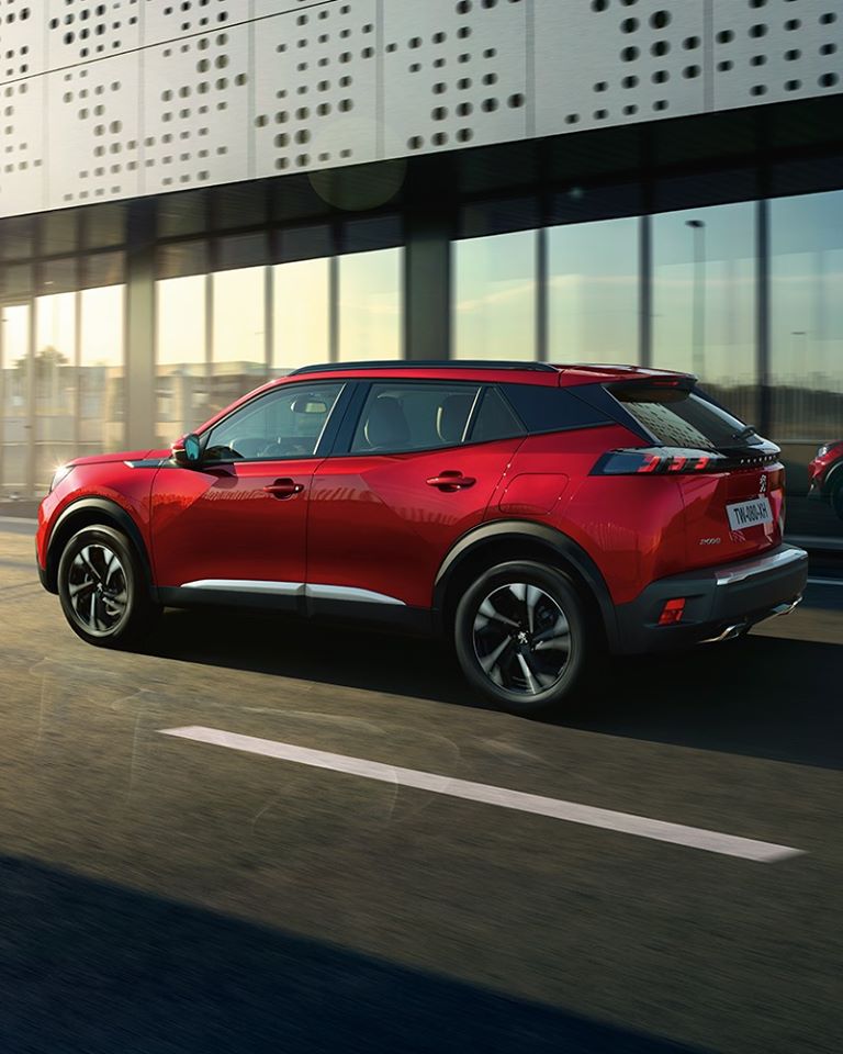 TCMotorsWat's tweet photo. Eye-catcher. New #Peugeot2008SUV #UnboringTheFuture https://t.co/bNqGNnVY6C