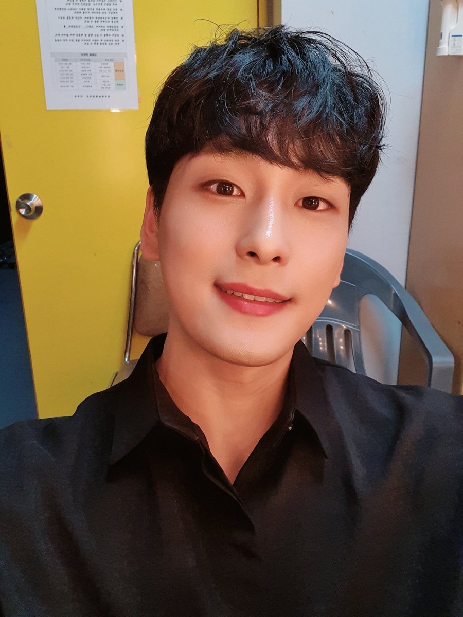 7lbomb's tweet photo. 잠시 후, 8시 뮤지컬 <당의> 독회공연 생중계

https://t.co/B9qqyV99u0 https://t.co/qYSIlkBtYy