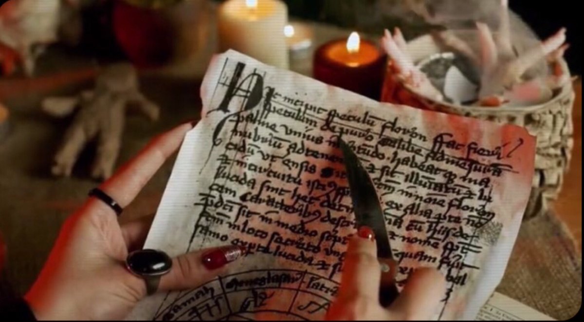 عرفت البشرية السحر منذ فجر التاريخ وكانت الحضارة الفرعونية والبابلية من اوائل الحضارات التي عرفت السحر ، وطُبع السحر في كتب خطيرة وشيطانية منعت في جميع الدول الإسلامية لما تحتويه من اخطار قد تسبب ضرر على قارئيها ! تالياً ابرز كتب السحر الممنوعة عالمياً ... تابع