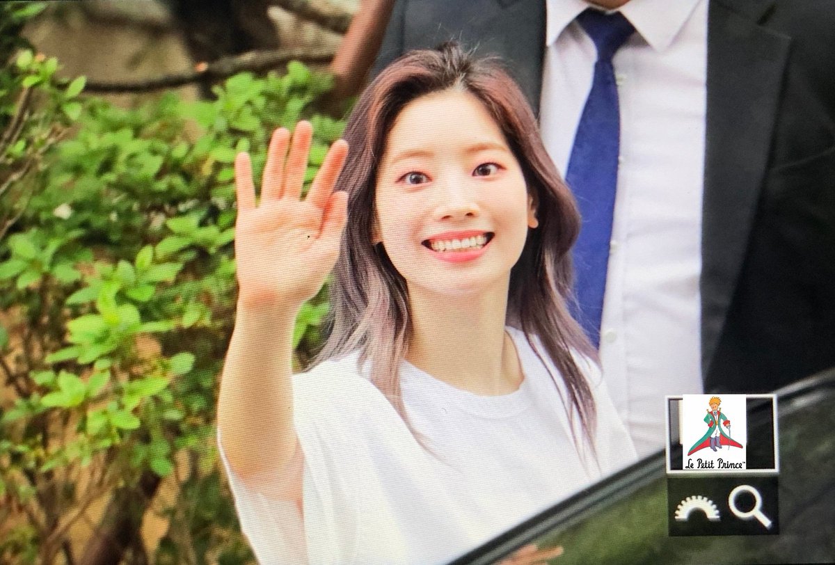 tofulike07's tweet photo. 200612 뮤직뱅크 퇴근 PREVIEW 

#다현 #DAHYUN 
#트와이스 #TWICE https://t.co/nwD1WFo8Z3