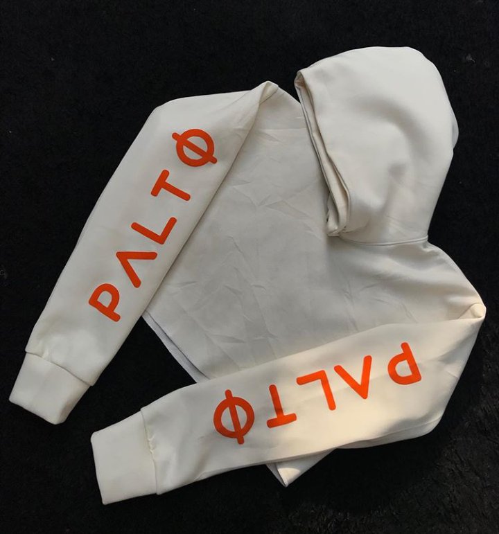 Are you a Creative Fashion Designer/Illustrator/Enthusiast???Do You need a Plug to help bring that Creativity into Reality?We Can Help You run your designs!! ''PALTO '' series is one of such designs we have materialized into reality! https://api.whatsapp.com/send?phone=2348097923439
