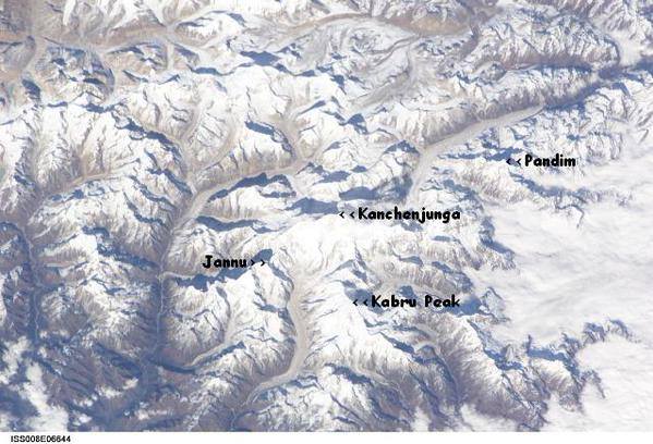 EverestToday's tweet photo. Quite old, 2003.12.01, 200-mm, #Exp08 https://t.co/UM3mALSpyh