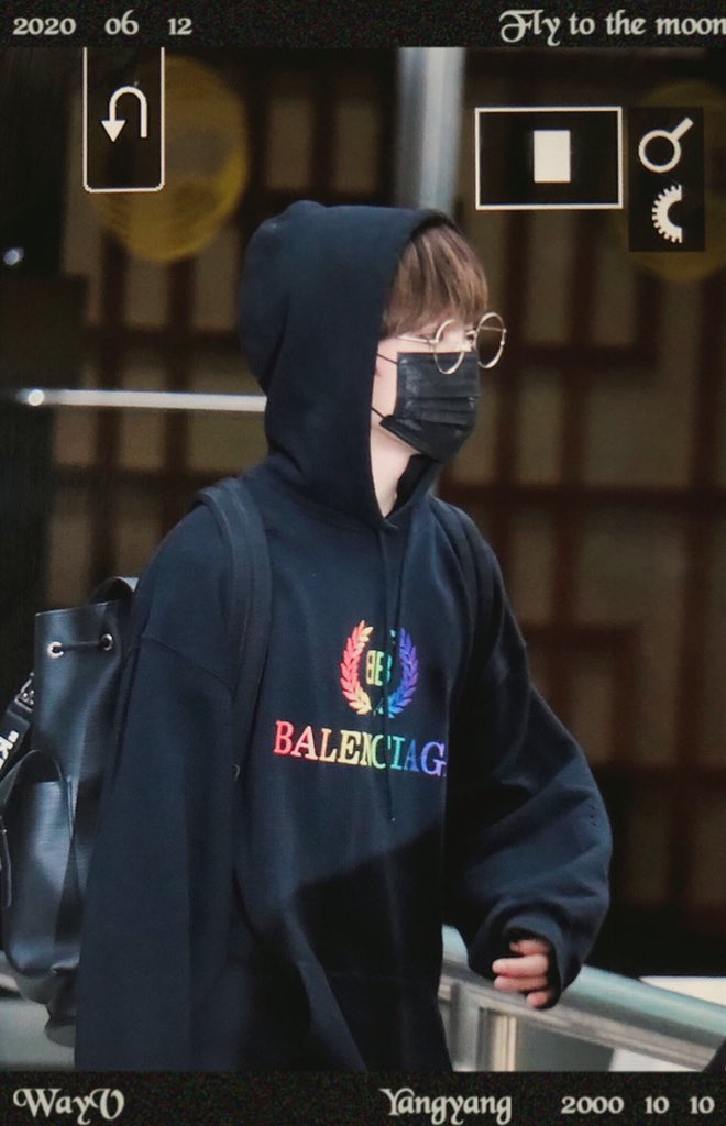 flytothemoon tweet media