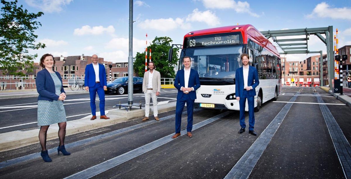 MAHuijsmans's tweet photo. Lang verwacht, maar hij is er! Onze nieuwe #Sebastiaansbrug is om 12 uur open gegaan! Mooie samenwerking van @zuid_holland @Metropoolregio en @gemeentedelft. Uitgevoerd door Aannemerscombinatie Sagittarius. https://t.co/3sxYFR2lTm