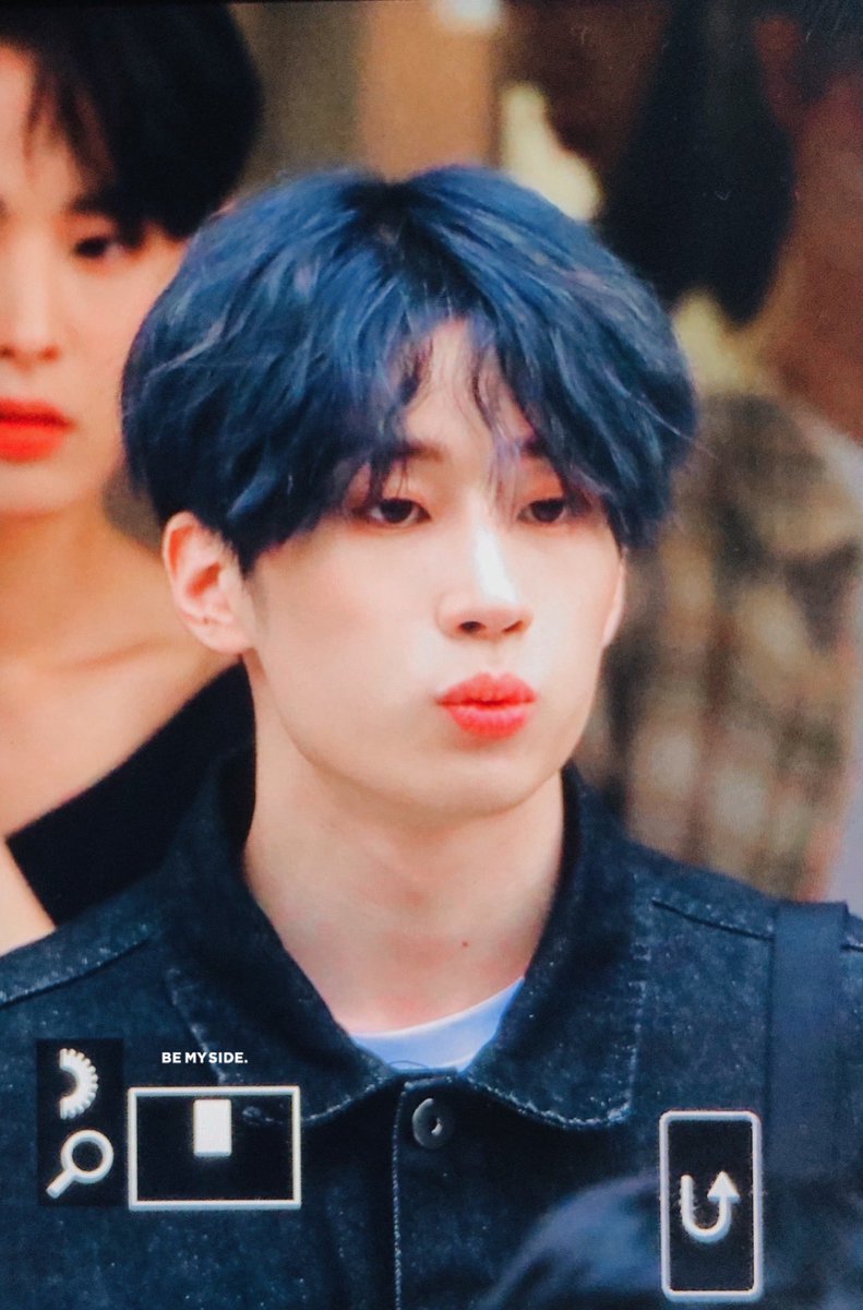 bemyside_94's tweet photo. 200612 뮤직뱅크 💙💛💙💛
 #한승우 #승우 #HANSEUNGWOO #スンウ https://t.co/rIvnr21tt0