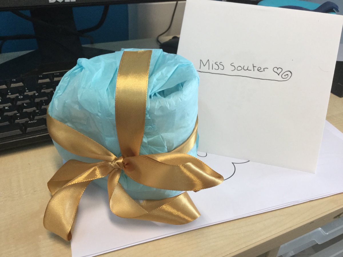 MissSouterGDPS's tweet photo. Feeling very loved by this thoughtful gift and card from a very lovely family. Thank you 🙏🏻 https://t.co/AgAuYaw17T