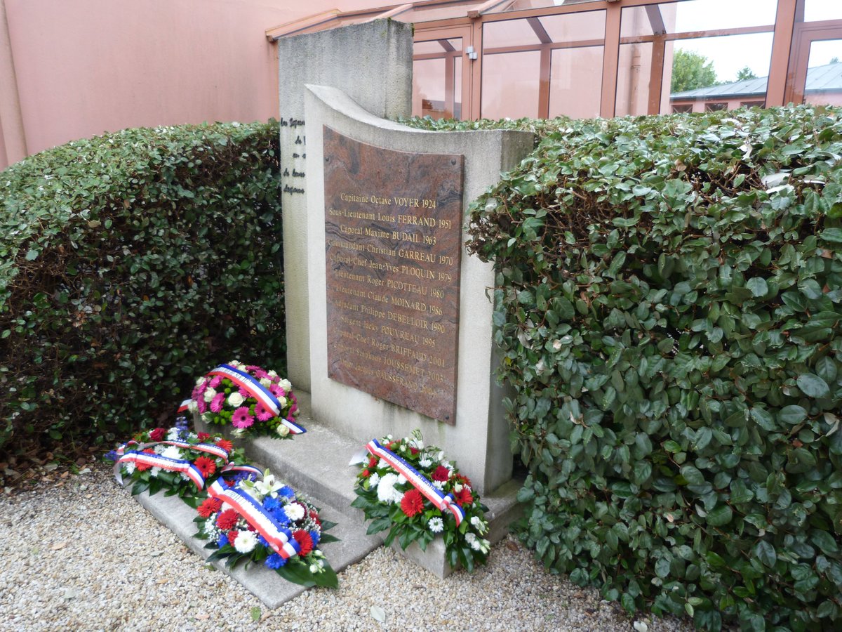 JOURNÉE NATIONALE DES SAPEURS-POMPIERS
Hier soir s’est tenue une cérémonie en formation restreinte à l’occasion de la Journée nationale des sapeurs-pompiers en présence du <a href="/PrefetVendee/">Préfet de la Vendée 🇫🇷</a>, <a href="/YvesAuvinet/">Yves Auvinet</a>, <a href="/Lucbouard/">Luc_Bouard</a> et Marcel Gauducheau, représentant le président du C.A. du Sdis.