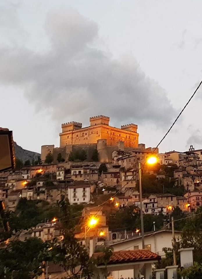 È il luogo dell’anima. #Celano Foto di Gianni Stornelli #abruzzo <a href="/paesaggiabruzzo/">Paesaggi d'Abruzzo</a> <a href="/paesionline/">PaesiOnLine</a> @I__Love__Italy <a href="/Italia/">Italia.it</a> <a href="/Italia_jpn/">Italia.it JP (イタリア JP)</a> <a href="/Italia_fra/">Italia.it FR</a> <a href="/ENIT_italia/">ENIT S.p.A. 🇮🇹</a> <a href="/Italia_aut/">Italien AUT</a> <a href="/BorghiPiuBelli/">Borghi+belli Italia</a> <a href="/borghi_ditalia/">Borghi d'Italia</a> <a href="/touritalynow/">Tour Italy Now</a> <a href="/DiscoverAbruzzi/">Discover Abruzzo</a> <a href="/TouringClub/">TouringClubItaliano</a> <a href="/Fondoambiente/">FAI</a> #12giugno #Italy