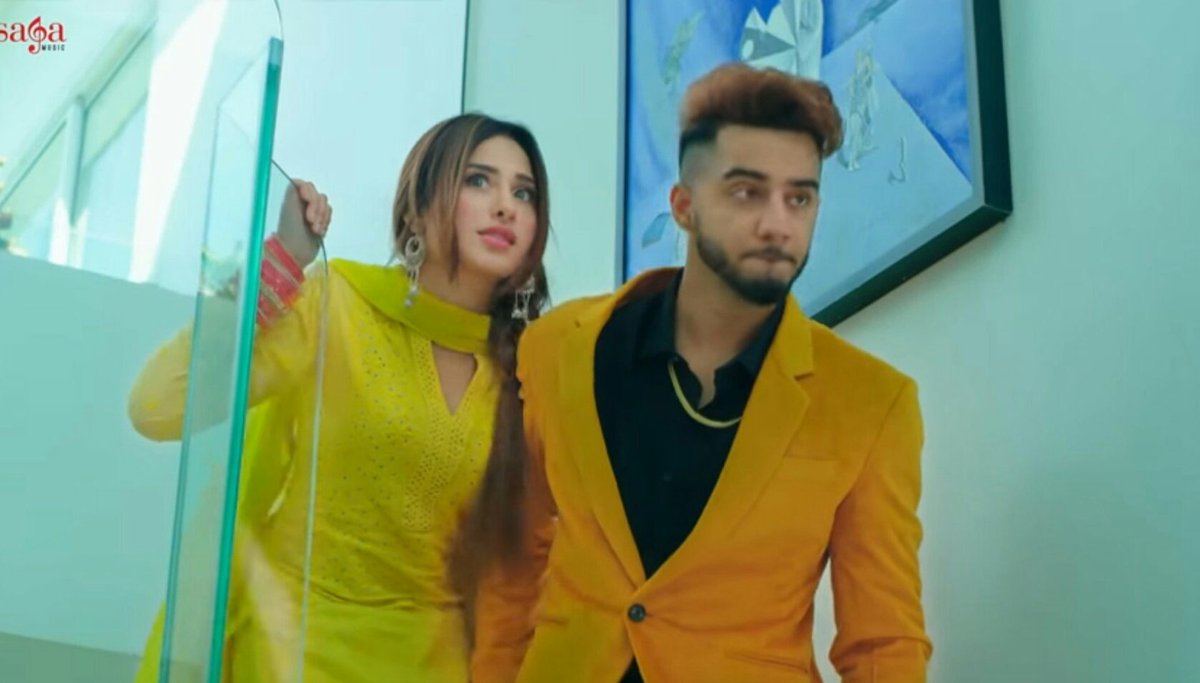 CutiepieHina1's tweet photo. My Expression Queen Mau 🔥
apni Superb acting aur cute expression se char Chand laga Diye song me ❤️💞

And last me Yellow my favorite color Me tu kehar dha rahi thi Mau💛😍
#DriveLong 

@_MahiraSharma
#MahiraSharma 
#MrDee

https://t.co/1lSqwcWOTA https://t.co/C2uApEGK2V