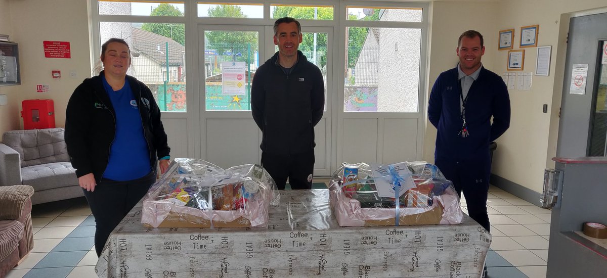 YcTower's tweet photo. Thank you to our colleges in the formal education sector in Nazareth House primary and nursery school for  delivering these lovely hampers to the staff for their hard work and dedication to supporting our, Young people, families and communities.❤️❤️ @eayouthservice @Ed_Authority https://t.co/H8JHgwCTeR