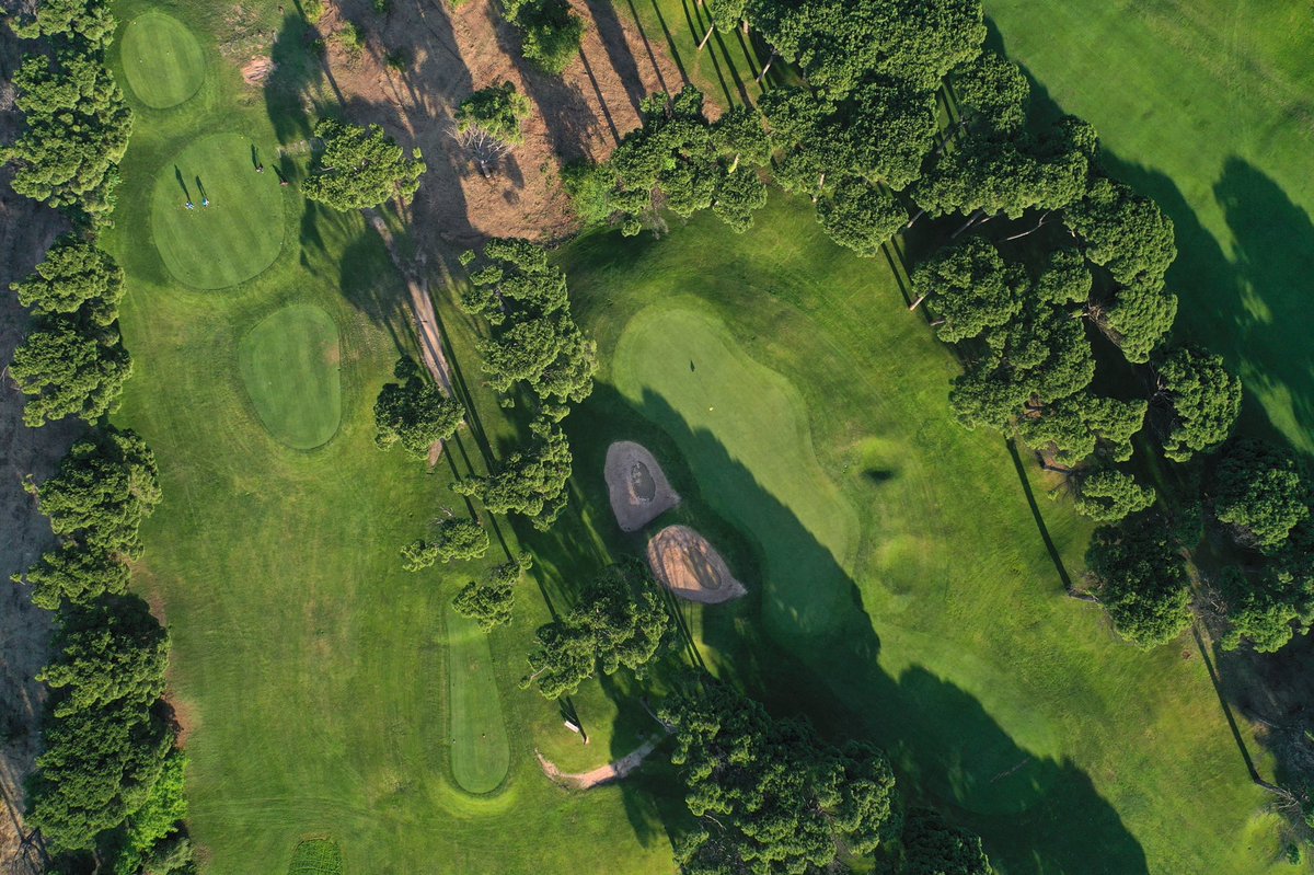 - Ombres llargues. Bona llum. Comença la millor hora per treballar. Drons preparats i a volar. 

- Sombras largas. Buena luz. Empieza la mejor hora para trabajar. Drones preparados y a volar.

#golf #fotografiaaerea  #baixemporda #empordaturisme #incostabrava #golfcostabrava