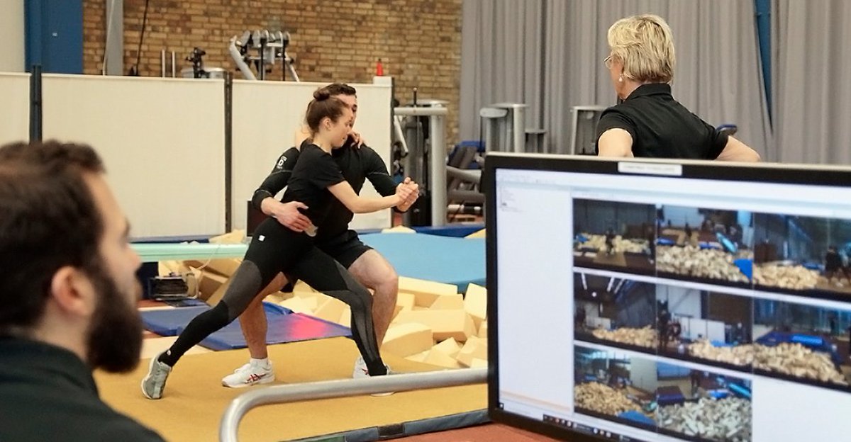 SimiSystems's tweet photo. Glad to see the #IATLeipzig is busy again as well. #Pairskating throws need a lot of practice. Our friends at IAT Leipzig analyzed the dry runs with our markerless #motioncapture technology #SimiShape. Source: Institut für angewandte Trainingswissenschaft, Facebook #iceskating https://t.co/w6D1QEkrVy