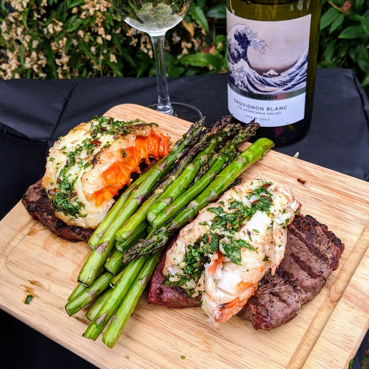BBQlads's tweet photo. 🔥 FIERY THURSDAY Surf and Turf combo! I whipped up this @fish4home.co.uk lobster tail with herby butter and enjoyed it @BadAssBeefCo rump steak, asparagus and an @ehrmannswines Great Wave Sauvignon Blanc. Another special evening of BBQ and banter - I hope you enjoyed it folks! https://t.co/MqlWqcxL0N