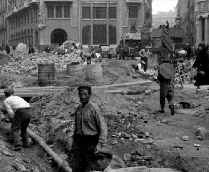 filmotecacat's tweet photo. #263
Barcelona se prepara para la Exposición Internacional

Des del #2CR us presentem aquesta il·lustració de les obres per l'Exposició Internacional de 1929: Via Laietana, Pelai, av. Tibidabo, Almogàvers, pl. Molina, els @fgc, Sants...

➡️https://t.co/2URjp1dSgR

#LaFilmoaCasa https://t.co/ubvQuUhEva