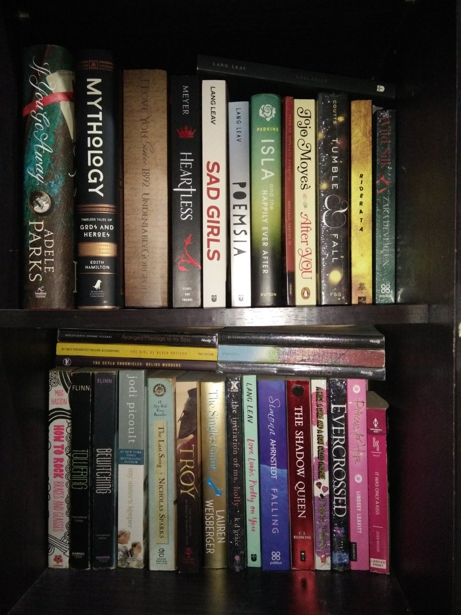 heartlessN_wp's tweet photo. Share ko lang ang bookshelf ko hahaha! (sori magulo)😂 https://t.co/NJZ9GnZeqq