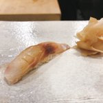左利きさん感動!お寿司屋さんが気づいて2個目のお寿司が左利き用の置き方で出てきた!