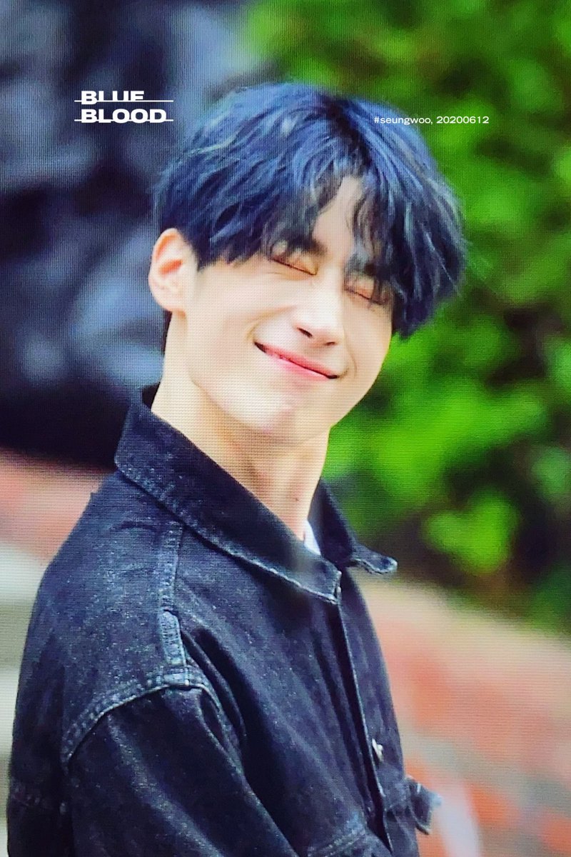 cute_hsw1's tweet photo. 무대 아래 한승우 너무 기여워서 
내가 몽살아..... https://t.co/bl2snUAjx3