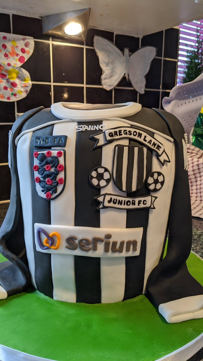 Seriun's tweet photo. Look at this amazing @Seriun cake in the #GregsonLane football strip - the fab local junior football team we are currently sponsorsing. Cake made by #HennyPennyBakes for the birthday of Engineer Phil's son Owen - #HappyBirthday! https://t.co/90B5sEIVrO https://t.co/LjL99iCAe1