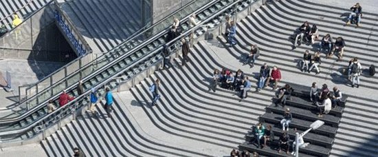 Een kleine 4 weken geleden riep Arno Hermans onze lezers op om voorbeelden van openbare trappen te sturen die prikkelen tot (meer) beweging. De mooiste inzendingen vind je onderaan Arno's initiële artikel 'Rocky Balboa’s trap!' > bit.ly/2yfnah9