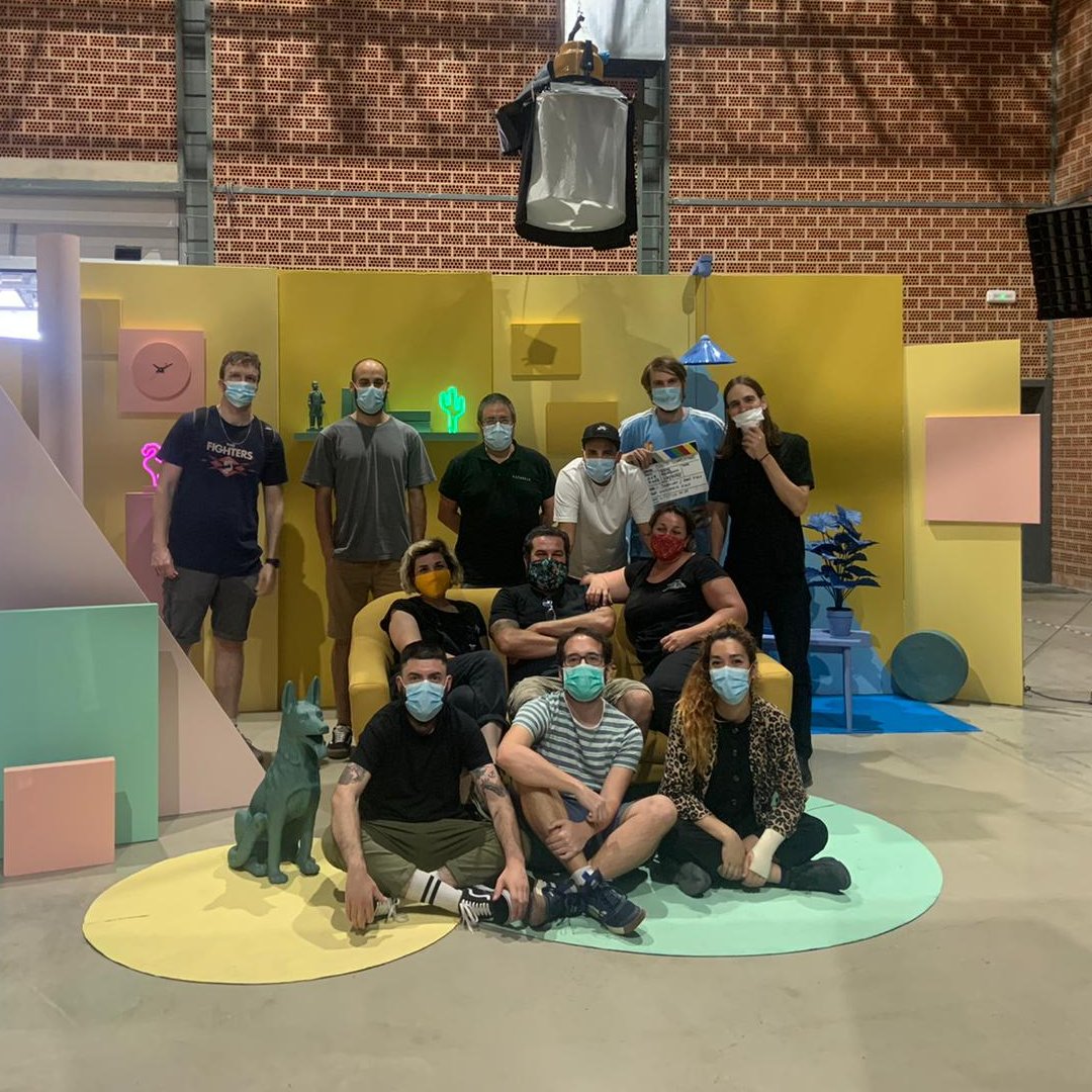 Foto final del rodatge d'ahir. Ahir vam gravar unes històries impressionants que mereixen que tota la gent les escolte. En un parell de setmanes voran la llum.

Un luxe currar a <a href="/somospasarela/">Pasarela</a> junt a la bona gent d'Isola, Zoltart i el càtering tremendo de UNO, del <a href="/MCentralVlc/">Mercat Central VLC</a>.