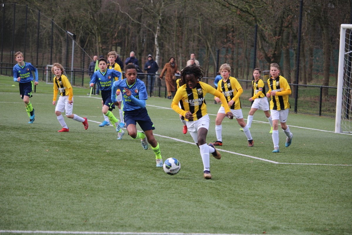 De invulling van trainers bij de Vitesse Voetbal Academie voor het seizoen 2020|2021 is bekend ✅

Daarnaast verlaat Edwin Linssen de club. Hij wordt assistent-trainer bij de A-selectie van <a href="/DeGraafschap/">De Graafschap</a> 

➡️ bit.ly/3hlSpsr 

#Vitesse