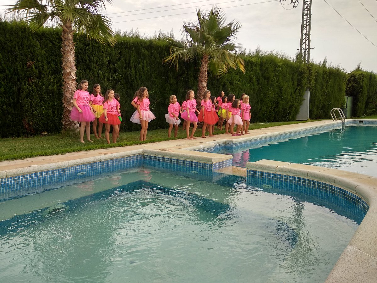 😘 MUCHO ➕ QUE UN CAMPUS 👏

😍 Cantar, cocinar, bailar, nadar, jugar al fútbol. ¿Sabes que todo esto lo puedes hacer en nuestro #CampusDancingChef? 🙆‍♀️🙆

Infórmate y vive ¡EL VERANO DE TU VIDA! 🌞🏊‍♂️💗

ℹ elplanter.com/campus/