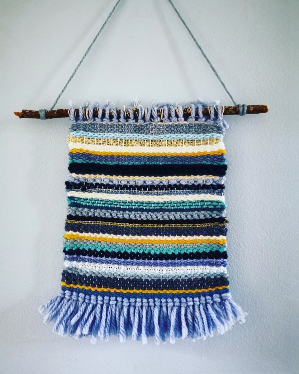 Finished! Becoming a bit addicted to #weaving 🥰
#weave #weaveart #wallart #wallhanging #keepcraftingcarryon #crafting #diydecor #homedecor #irishart #wallart #gift #handmadegifts #irishgift #HomeSweetHome