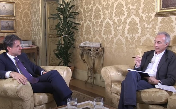 fulgur_semper's tweet photo. Toh..che combinazione. #FalsoQuotidiano e #Travaglio, 2,5 milioni di prestito con garanzia dello Stato #decretoConte. Sapete ora perché è nato questo amore fra i due.
Lo slogan,sentito per anni (non riceviamo aiuti pubblici) non lo potrà + dire. Si è allineato il #verginello. https://t.co/EeFRdpaMdv