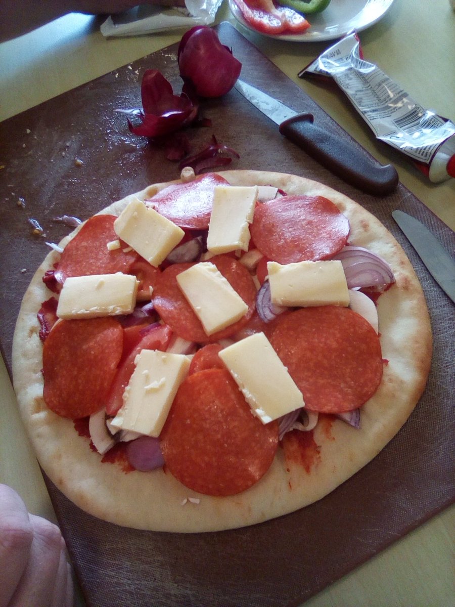 SyrenaHouse's tweet photo. #socialdistancing 1-1 #pizza #buns #cookinggroup All the patients at Syrena House have enjoyed cooking activities this morning ๐ฉโ๐ณ https://t.co/oEd98ULU5y