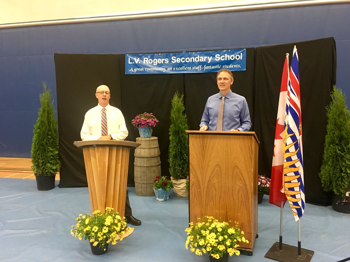 Recording our virtual Grad Ceremony <a href="/LVRsecondary/">LV Rogers Secondary</a> this morning—thank you @SelkirkPrez, Sapphire, <a href="/Ron_Sherman/">Ron Sherman</a> <a href="/jkonken/">jordon konken</a> &amp; SD8 District AbEd Team <a href="/ABEDSD8/">GAIL</a> <a href="/HaltonJesse/">nana akua</a>