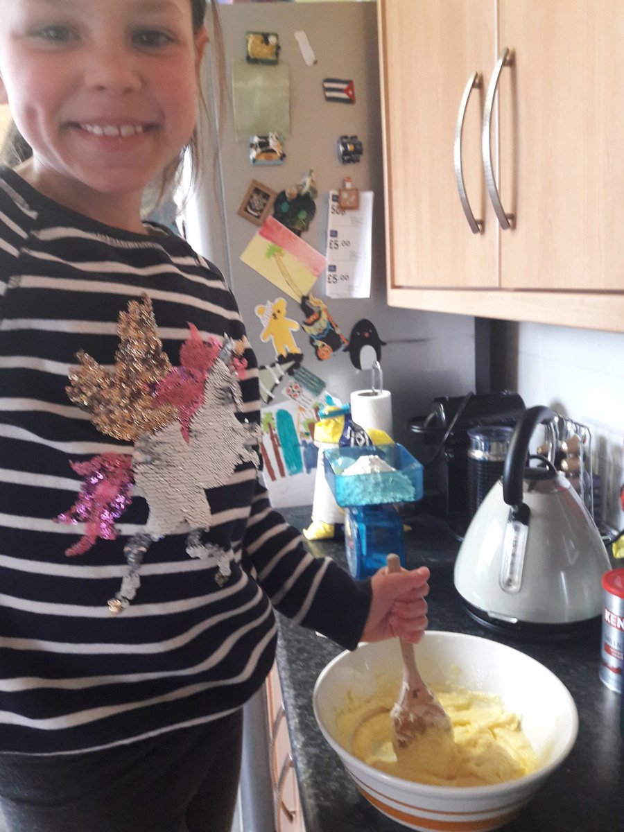 rhona_webster's tweet photo. #banthealthweek #bantcook @BantMrDavidson @bantmrsmitchell @BantMissGrant Z and A's medal cookies. #notsohealthy 🥉🏅🎖️🙈 https://t.co/hnin4SIoT2