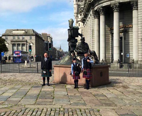 BoxyPB's tweet image. Bucksburn &amp;amp; District pipers were out this morning to play ‘The Heroes of St Valery’ on the occasion’s 80th anniversary. 

Please text PIPER to 70007 to donate £5 and show your support to ‘The Heroes of St Valery’. 

#BoxyPB 🔴🎶🔵