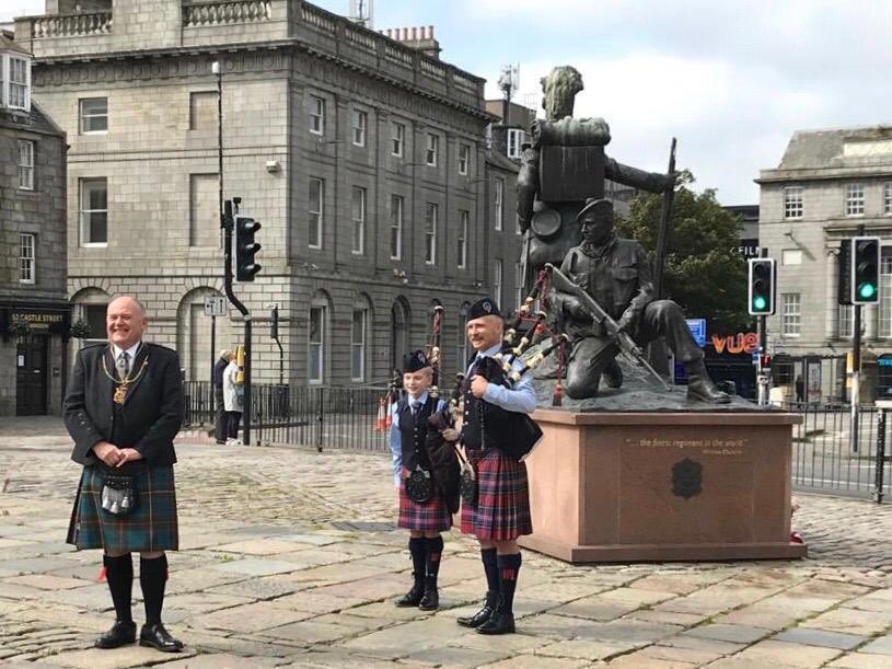 BoxyPB's tweet image. Bucksburn &amp;amp; District pipers were out this morning to play ‘The Heroes of St Valery’ on the occasion’s 80th anniversary. 

Please text PIPER to 70007 to donate £5 and show your support to ‘The Heroes of St Valery’. 

#BoxyPB 🔴🎶🔵